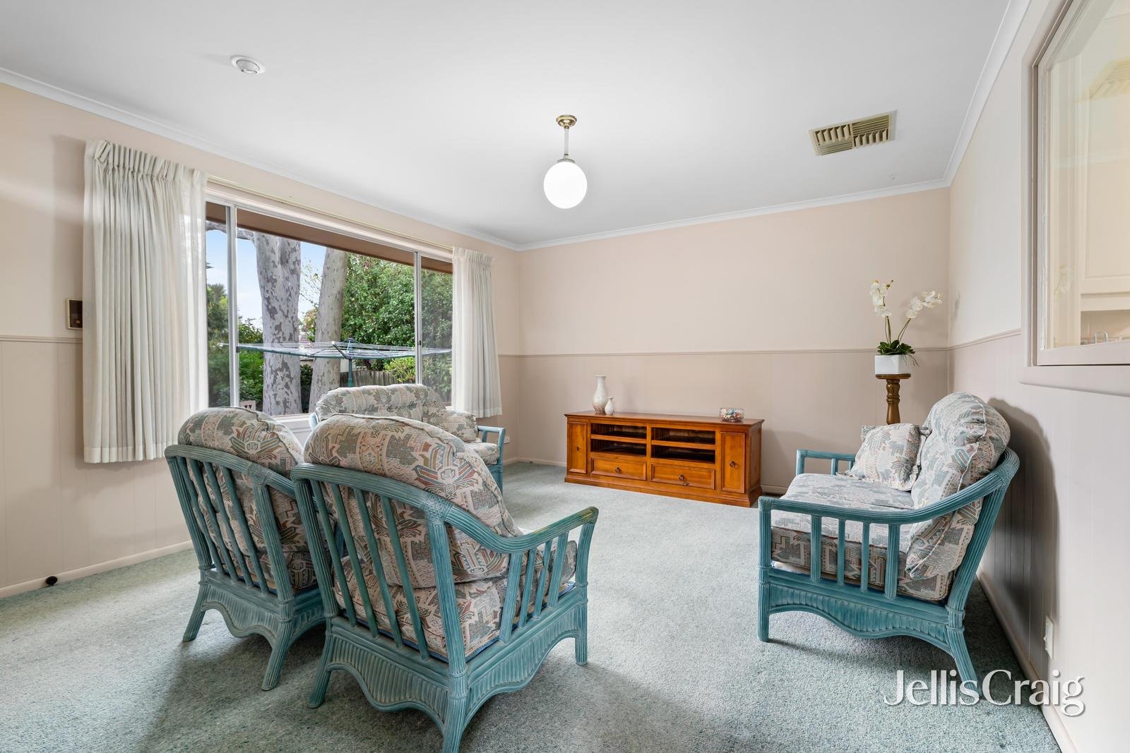 13 Grange Road, Blackburn South image 6