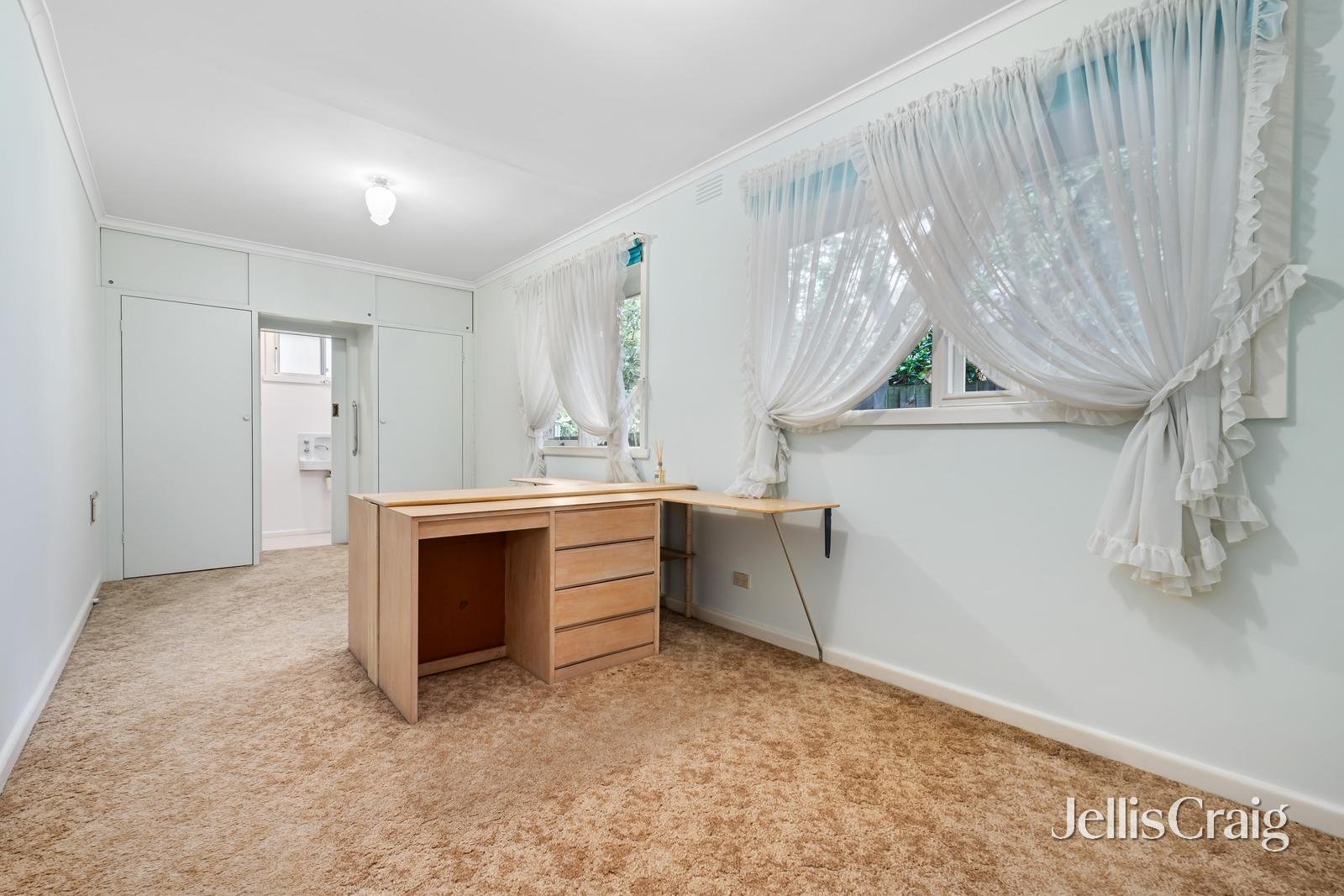 13 Grange Road, Blackburn South image 7