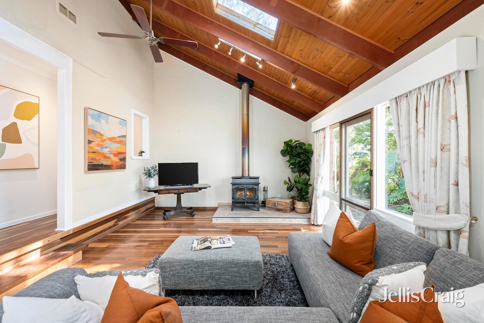 13 Greenwood Lane, Mooroolbark image 3