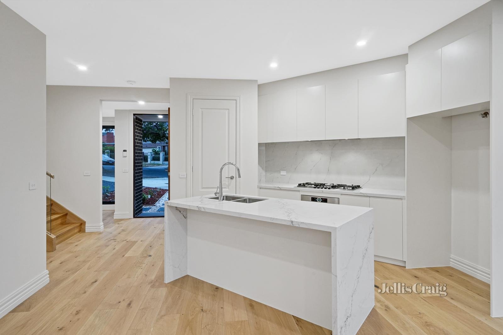 13 Grenfell Road, Mount Waverley image 3