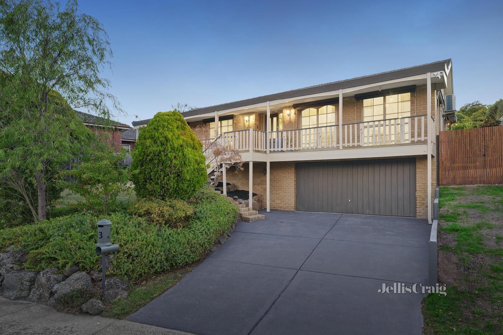 13 Guinevere Parade, Glen Waverley image 1