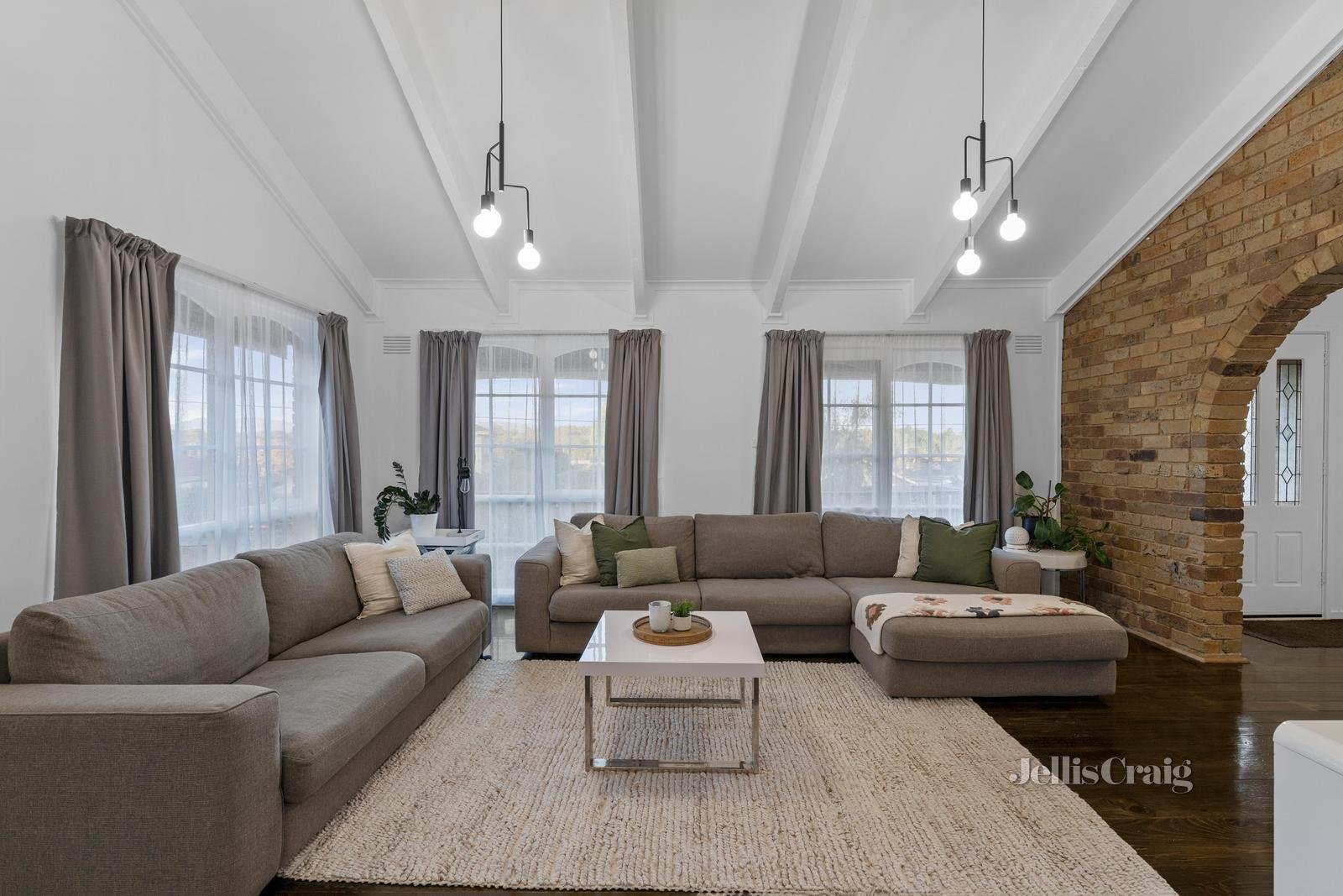 13 Guinevere Parade, Glen Waverley image 3