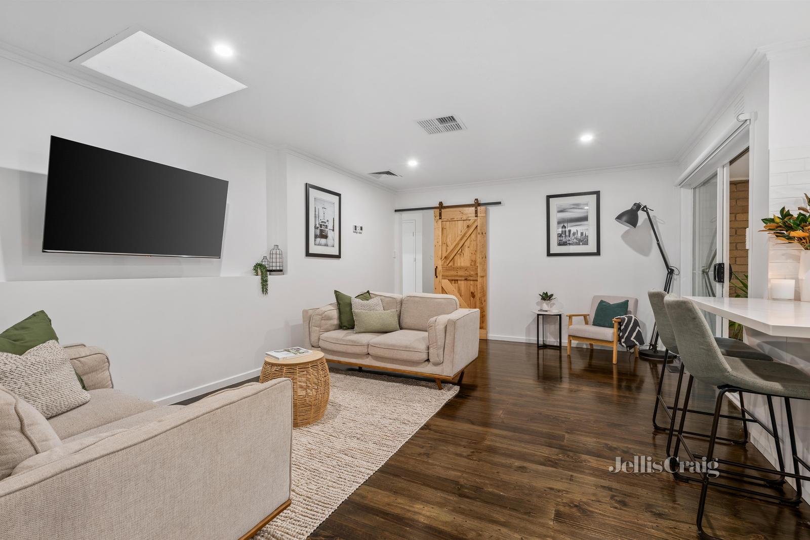 13 Guinevere Parade, Glen Waverley image 6
