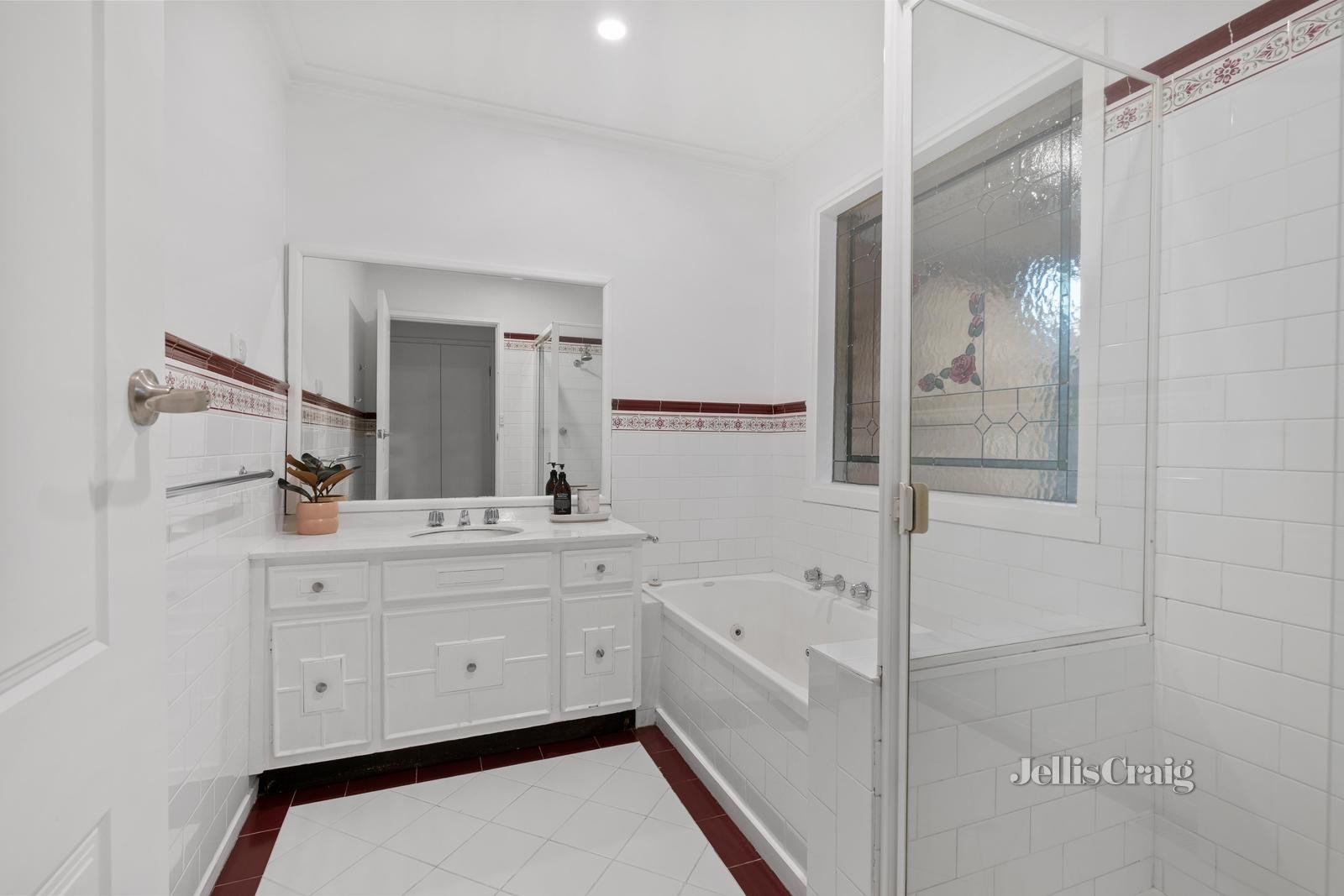 13 Guinevere Parade, Glen Waverley image 10
