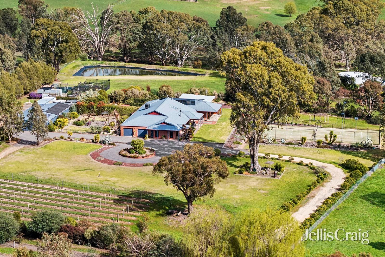 13 Hamilton Way, Lockwood South image 1