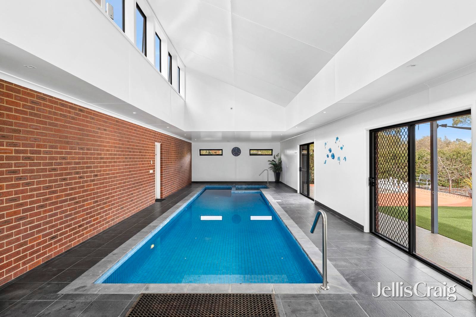 13 Hamilton Way, Lockwood South image 16