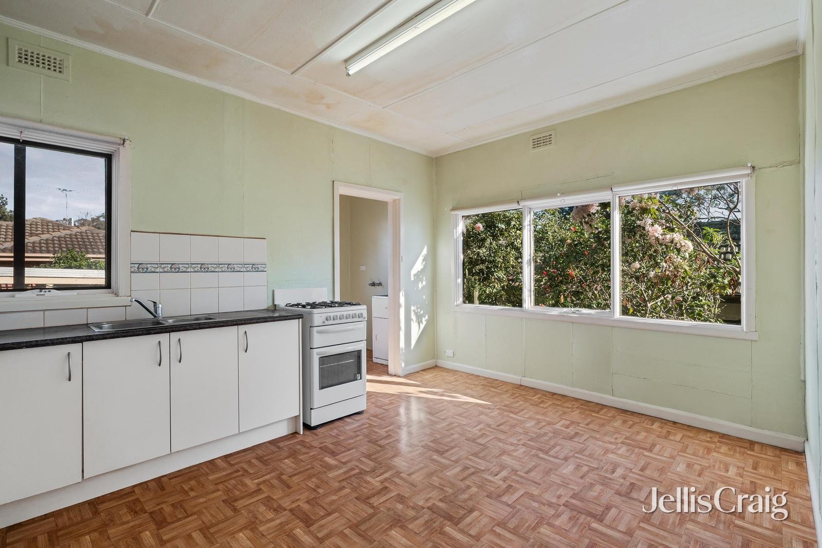 1/3 Herbert Street, Ringwood image 3