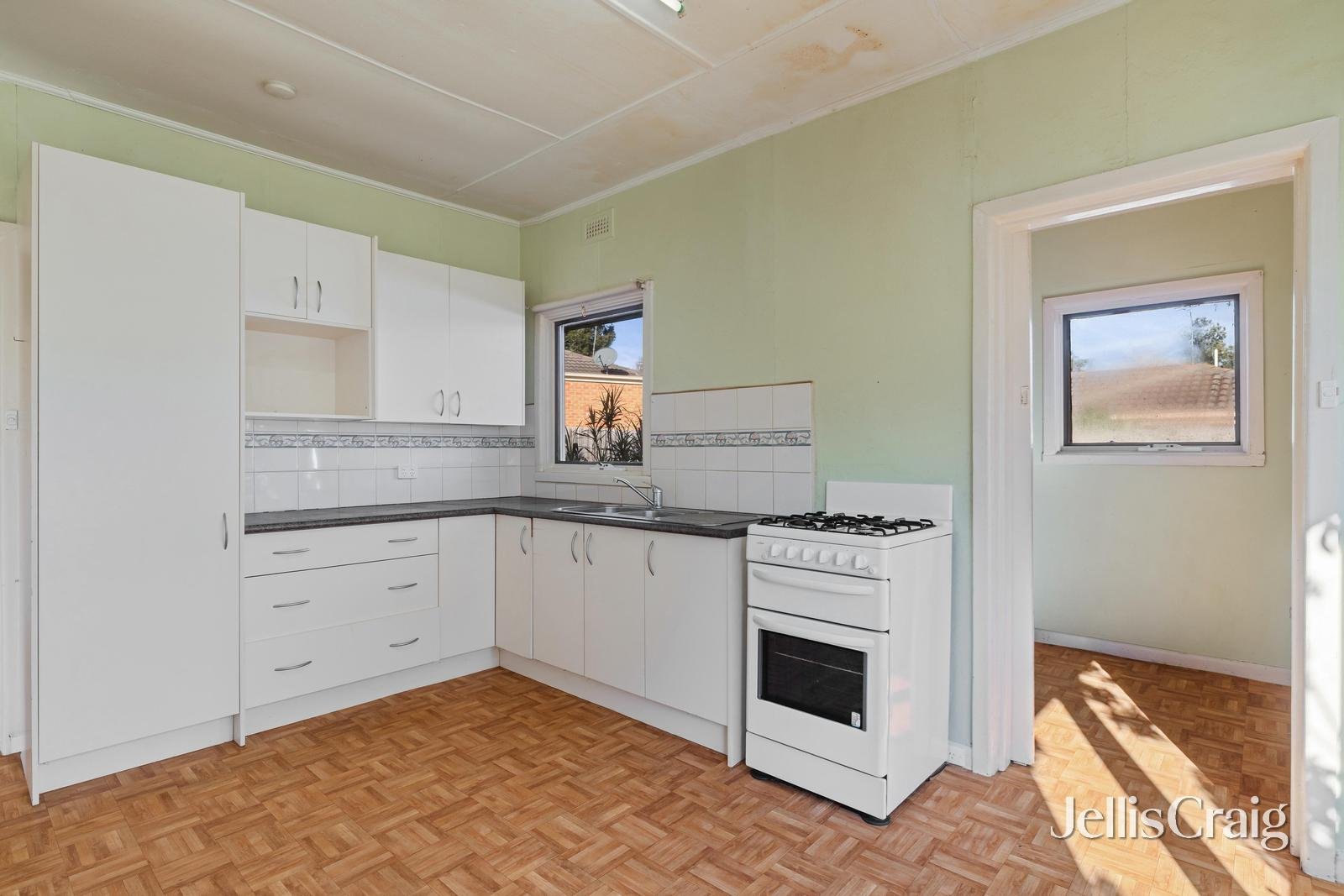 1/3 Herbert Street, Ringwood image 4