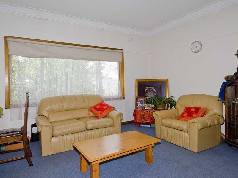 13 Hilltop Street, Herne Hill image 2