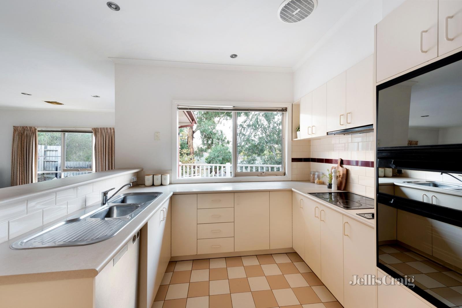 13 Hutchinson Drive, Kew image 5