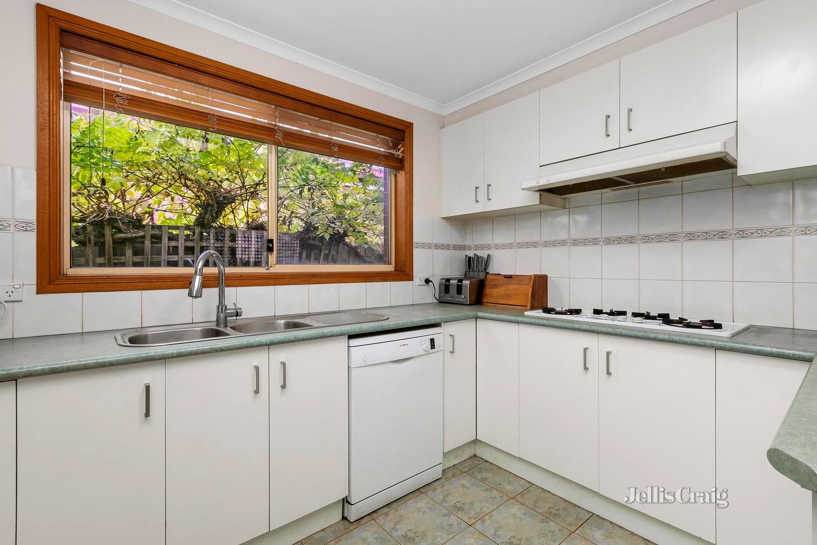 13 Ison Court, Altona Meadows image 6