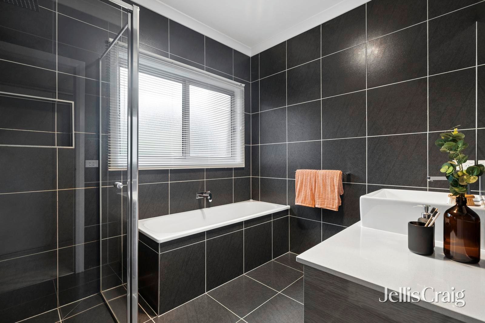 13 Jones Court, Woodend image 12