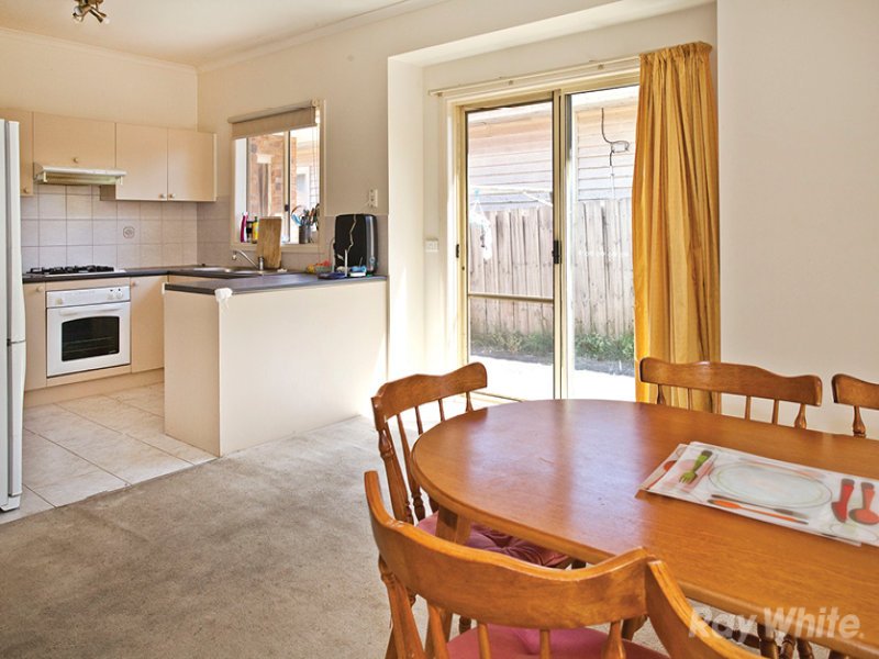 1/3 Jordan Grove, Glen Waverley image 3