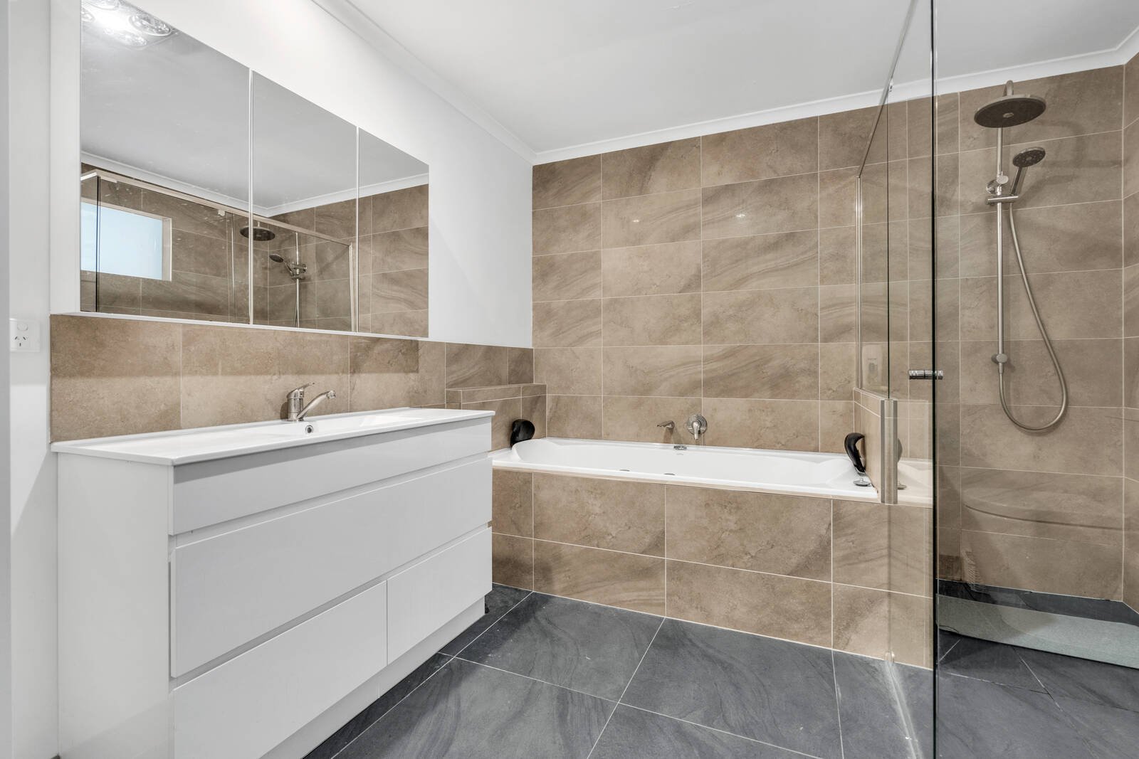 Property Gallery Thumbnail 6