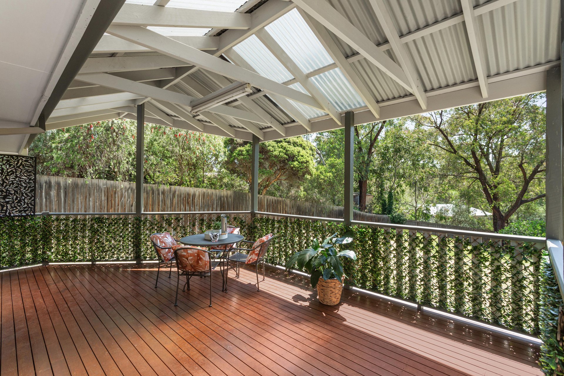 1/3 Kenarra Court, Hurstbridge image 2