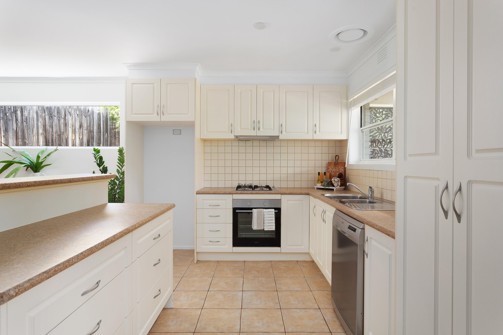 1/3 Kenarra Court, Hurstbridge image 10