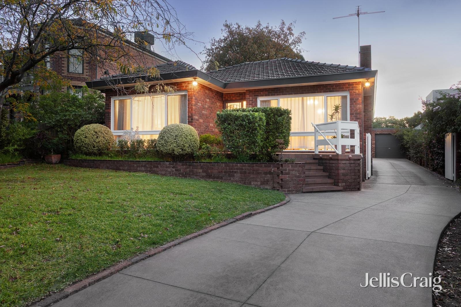 13 Kerry Parade, Balwyn image 1