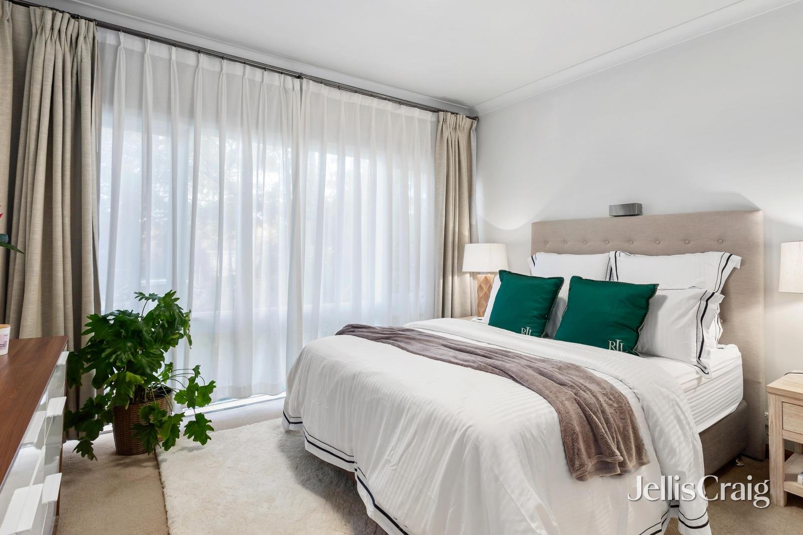 13 Kerry Parade, Balwyn image 6