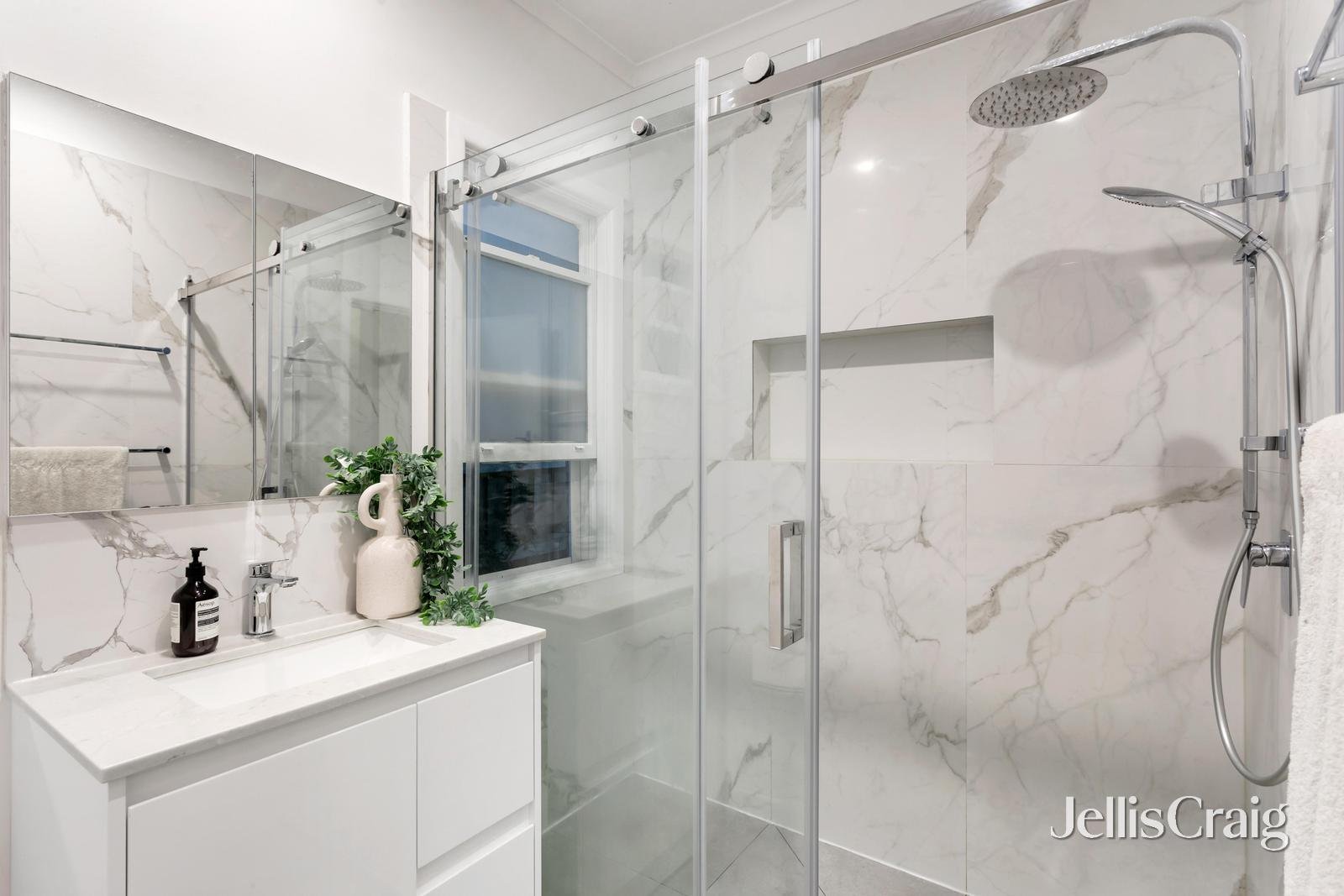 13 Kerry Parade, Balwyn image 8