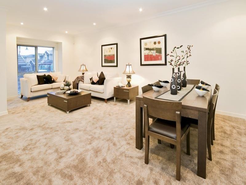 13 Kingswood Rise, Box Hill South image 2