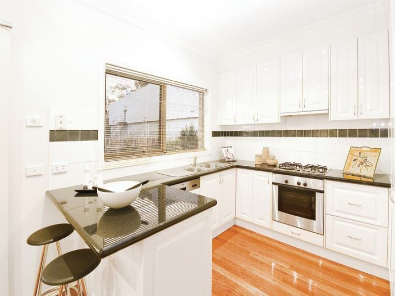 13 Kingswood Rise, Box Hill South image 3