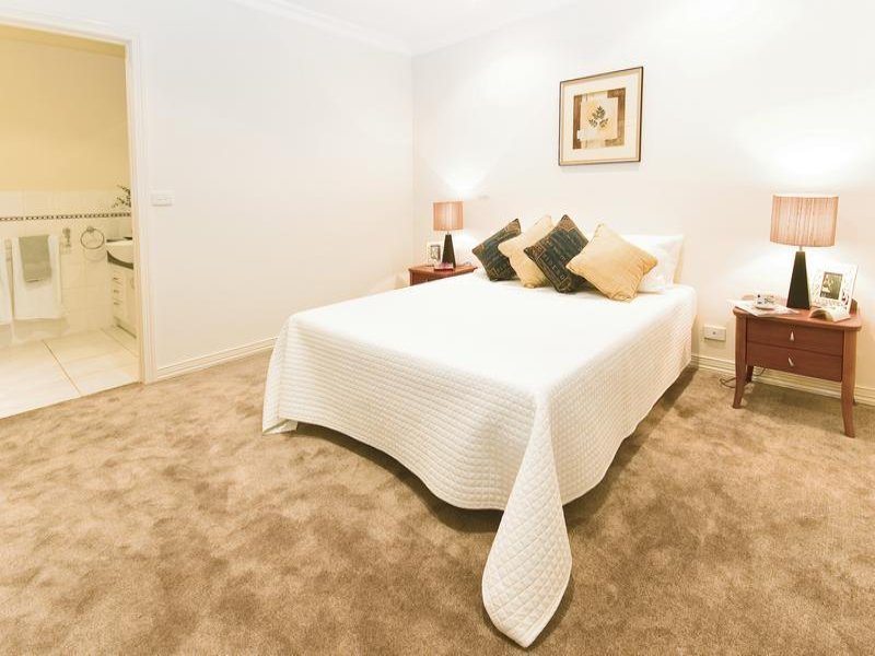 13 Kingswood Rise, Box Hill South image 5