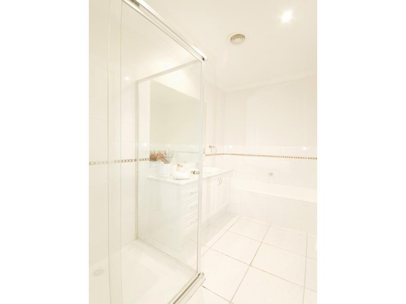 13 Kingswood Rise, Box Hill South image 6