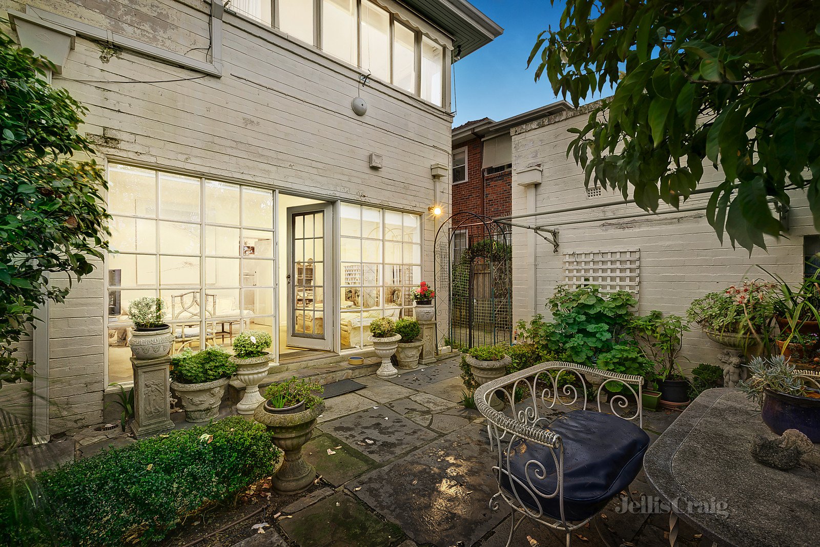 13 Kyeamba Grove, Toorak image 2