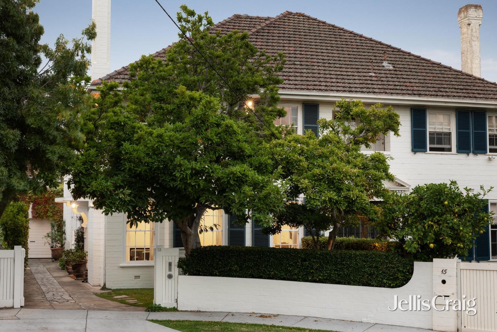 13 Kyeamba Grove, Toorak image 1