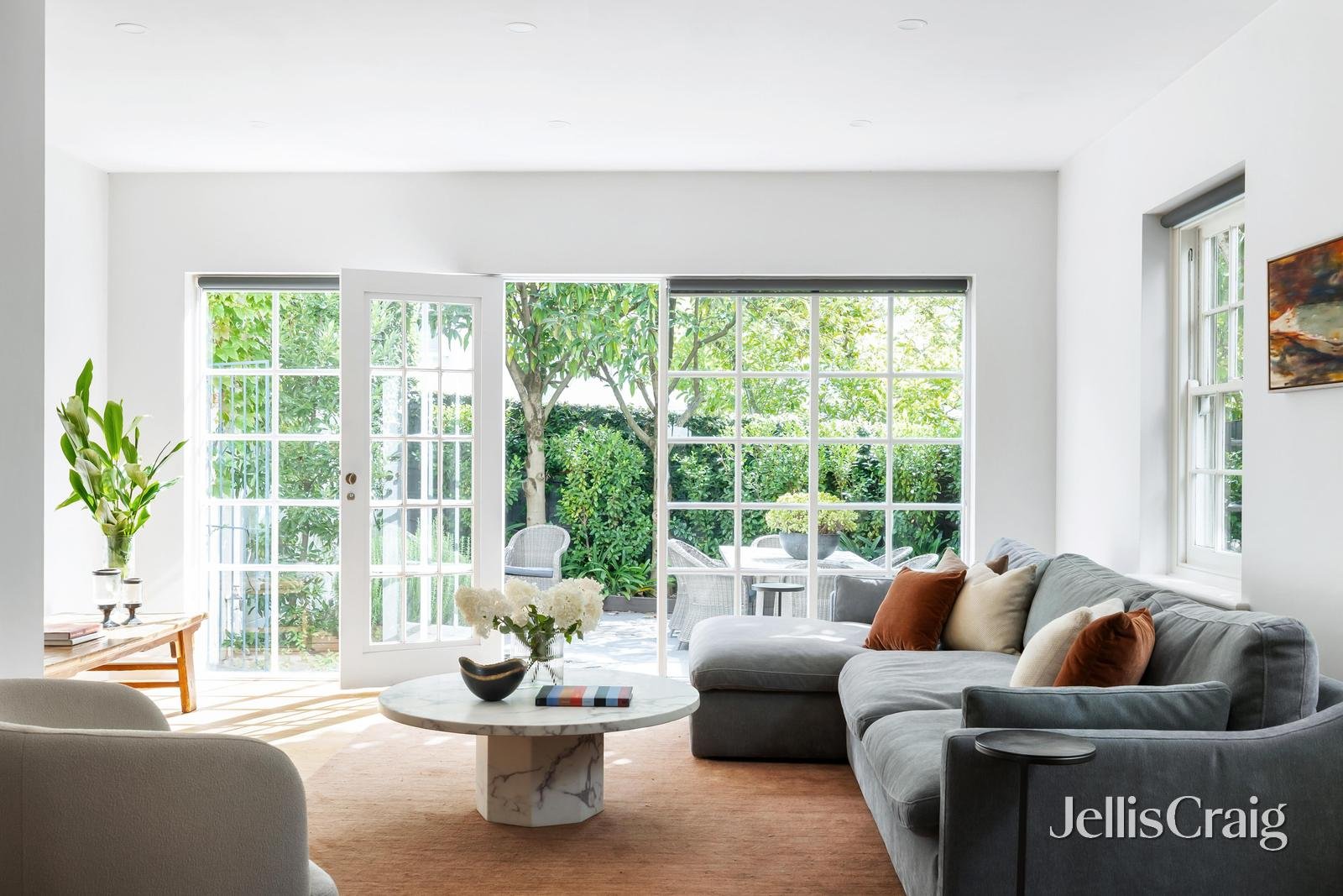 13 Kyeamba Grove, Toorak image 3