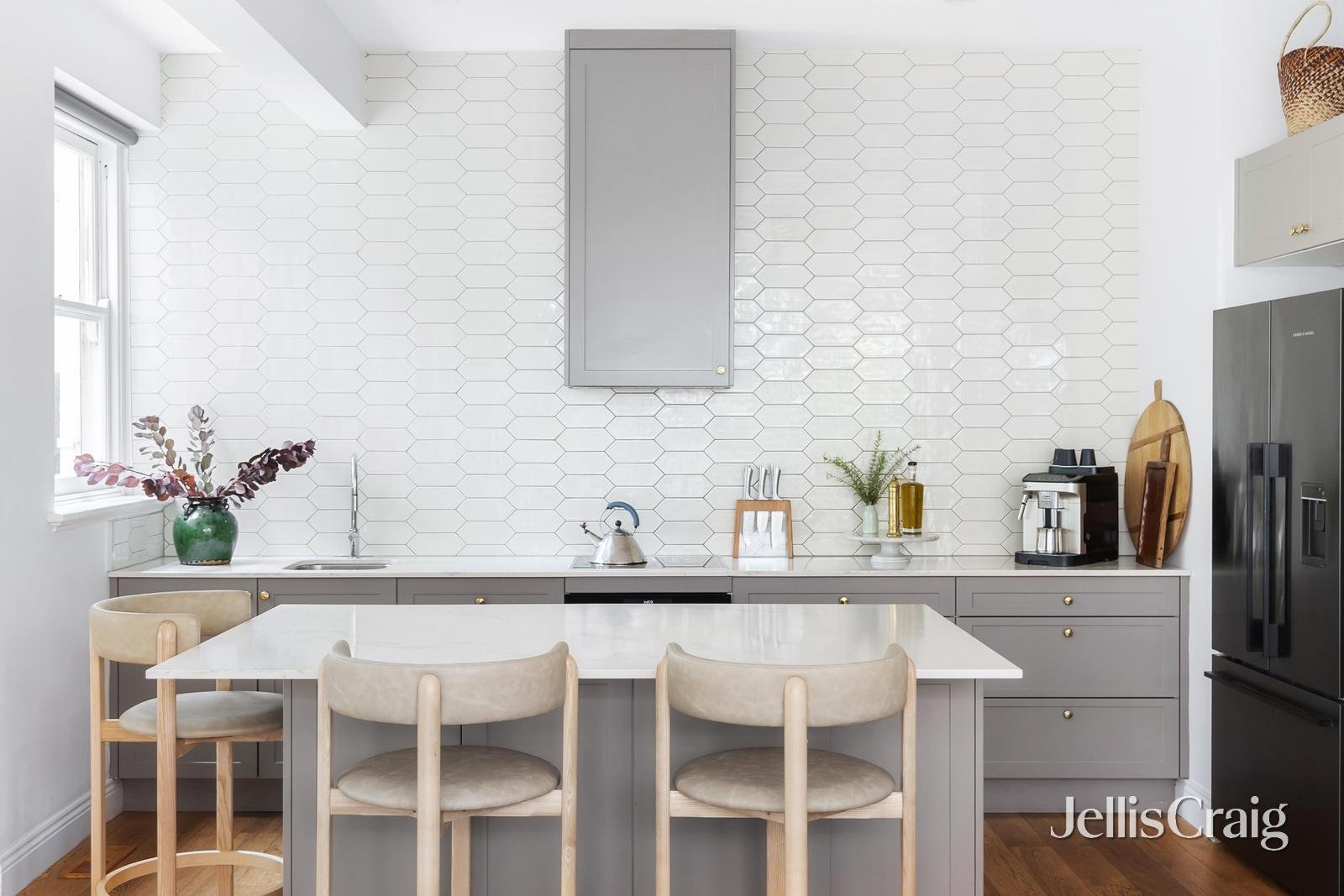 13 Kyeamba Grove, Toorak image 4