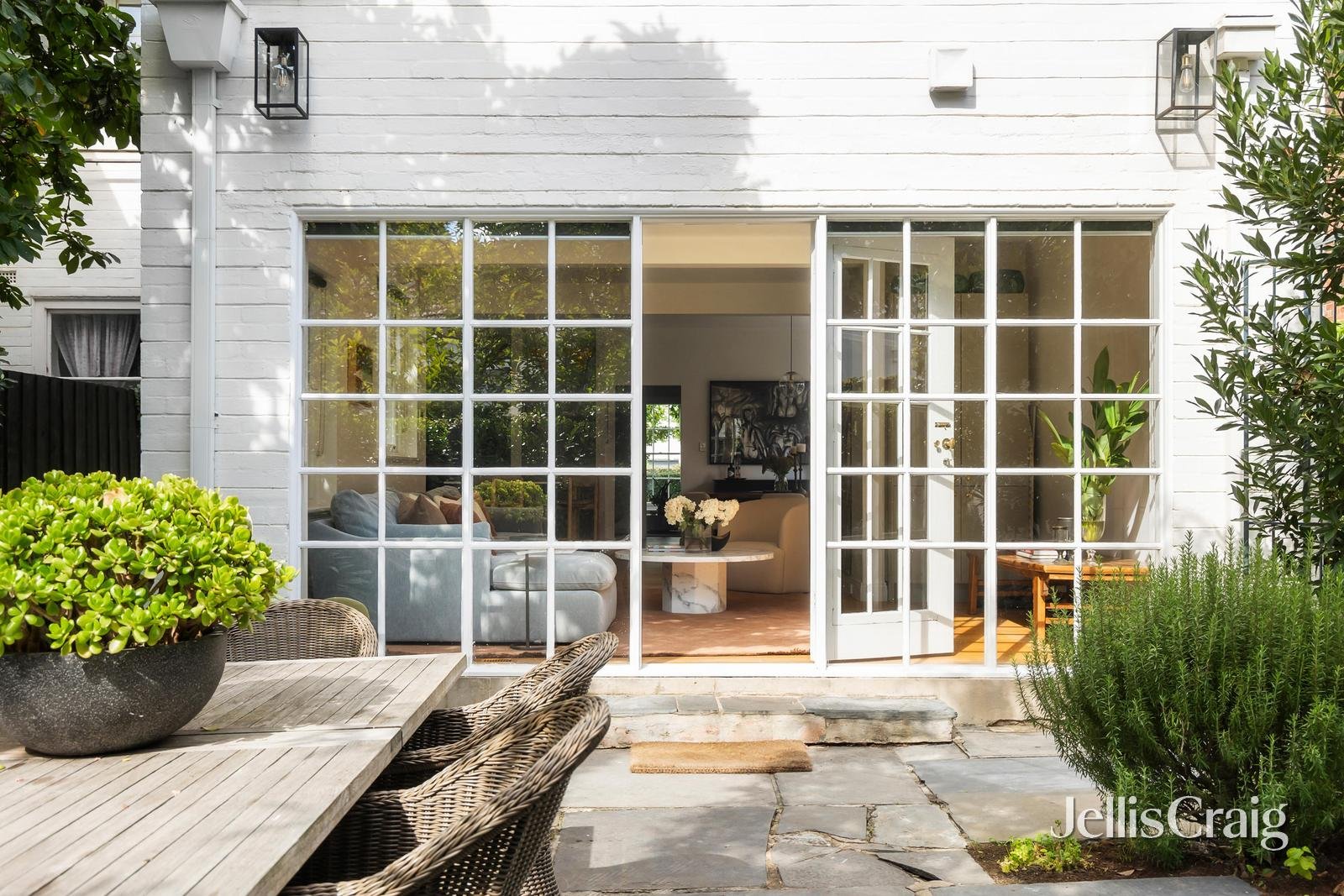 13 Kyeamba Grove, Toorak image 11