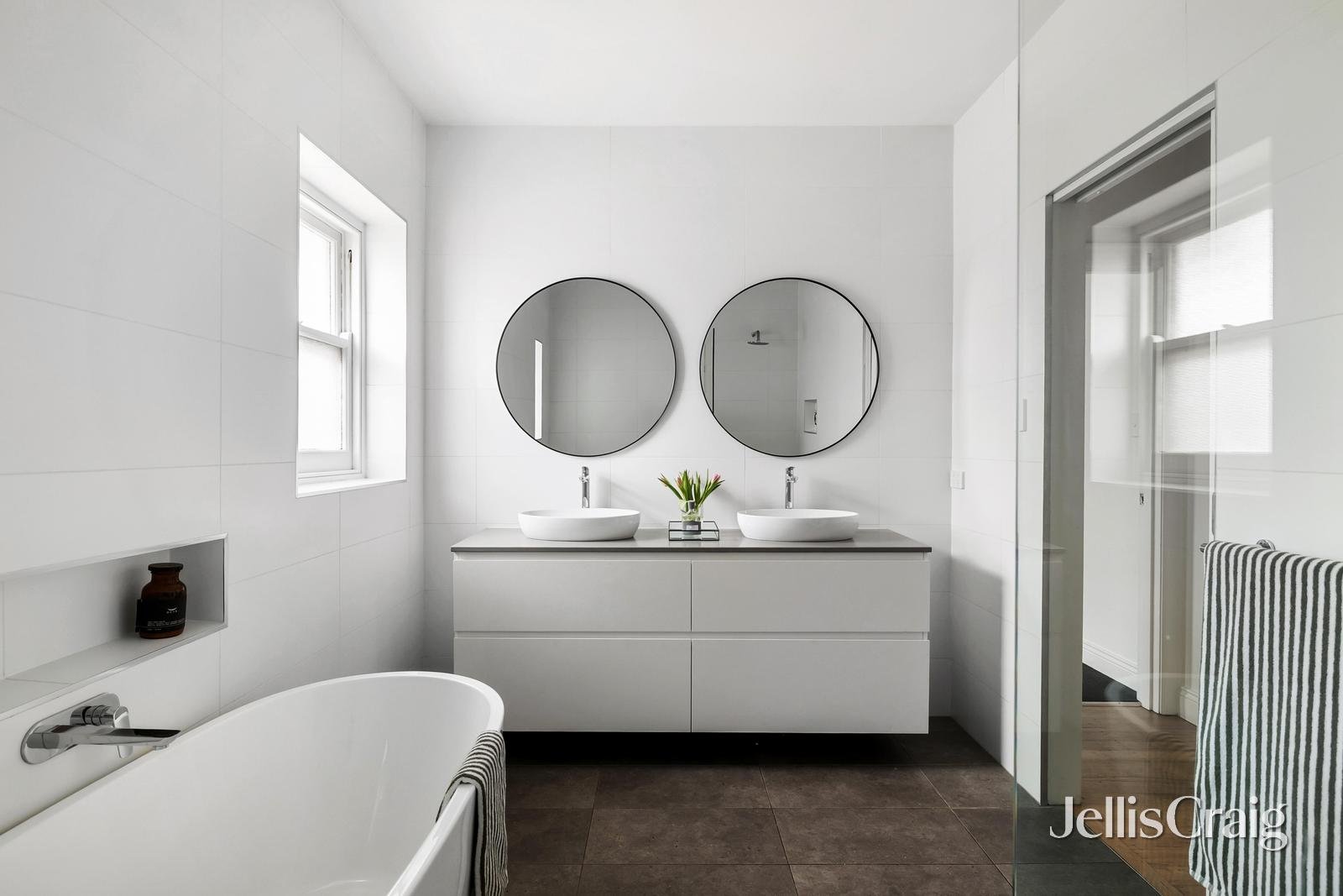 13 Kyeamba Grove, Toorak image 13