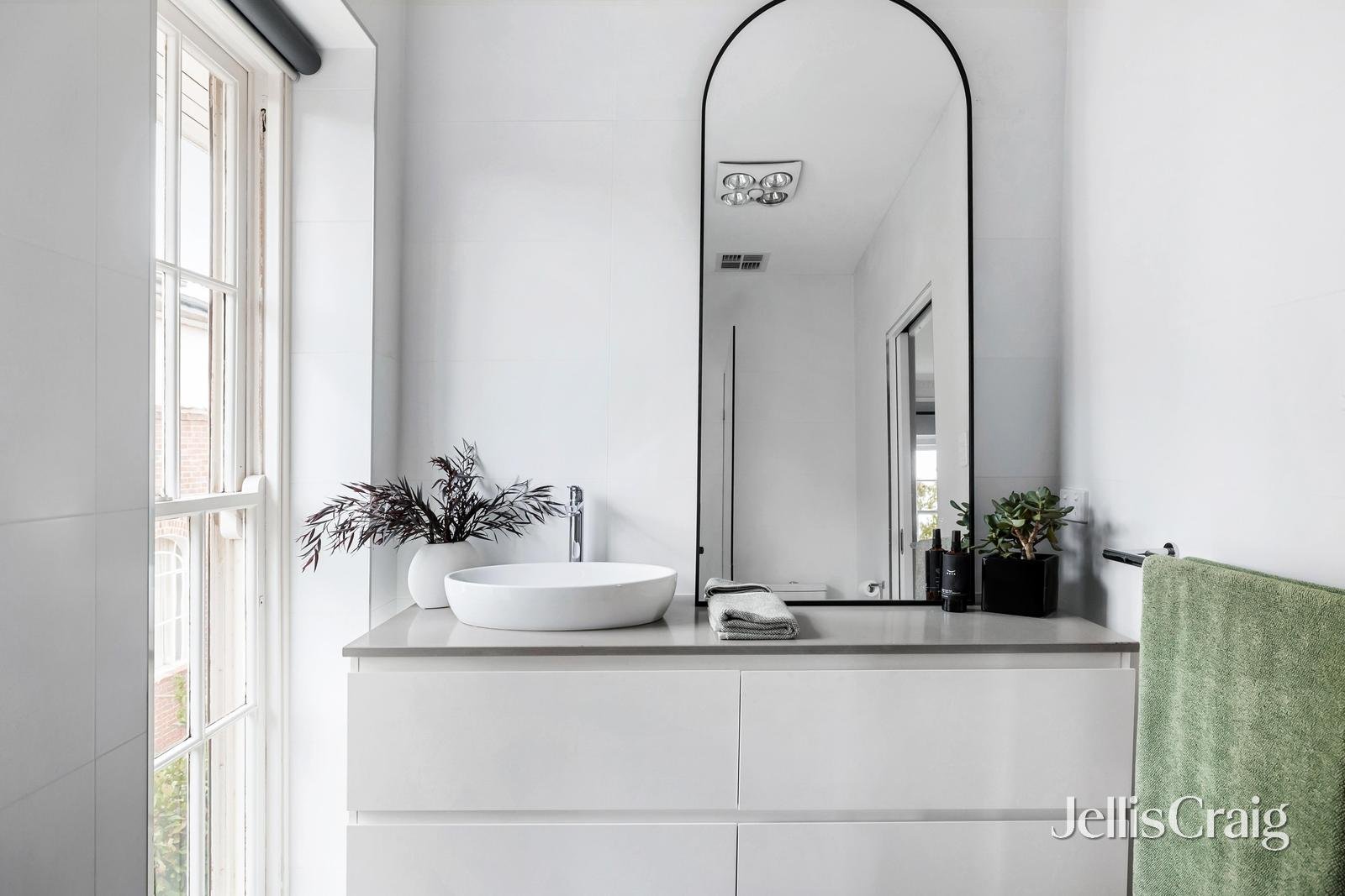 13 Kyeamba Grove, Toorak image 15