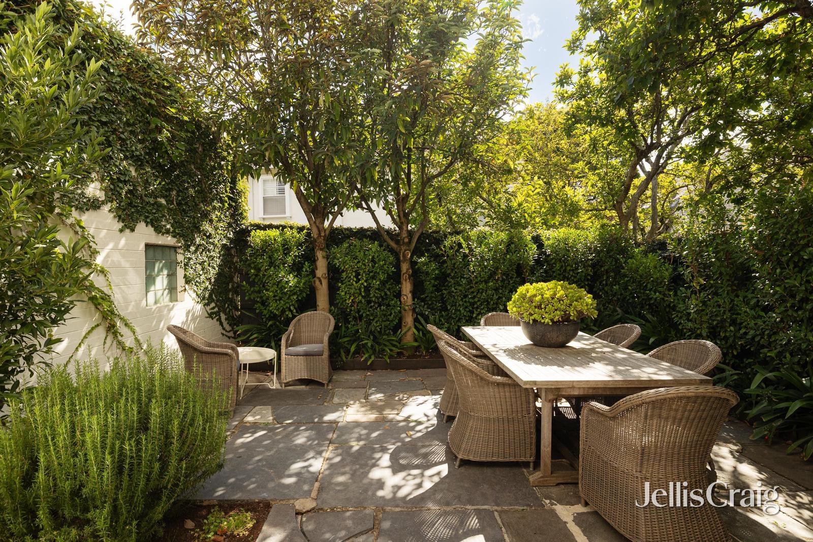 13 Kyeamba Grove, Toorak image 18