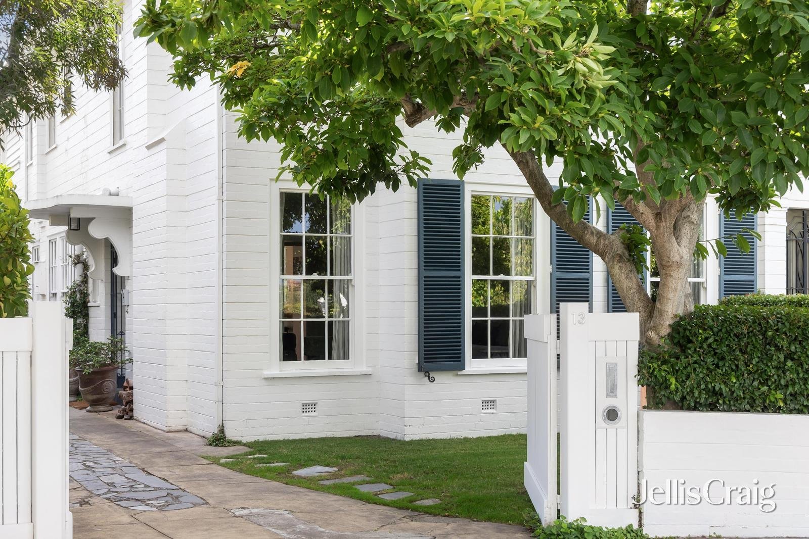 13 Kyeamba Grove, Toorak image 19