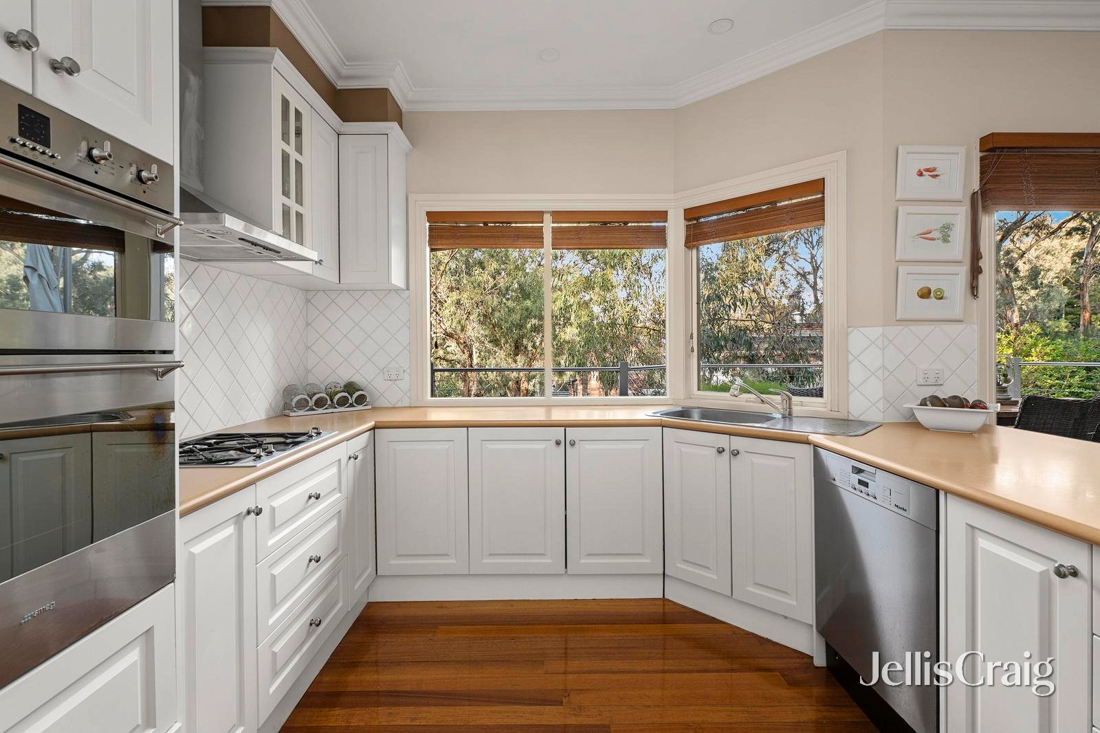 13 Laleham Court, Eltham image 4