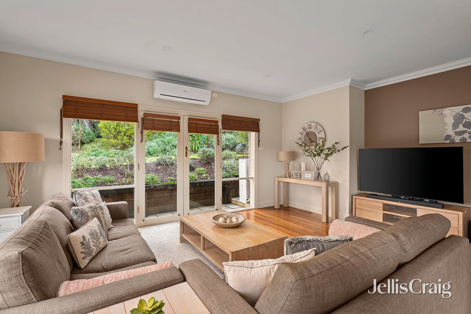 13 Laleham Court, Eltham image 8
