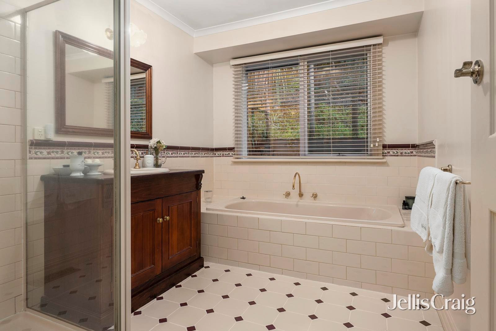 13 Laleham Court, Eltham image 13