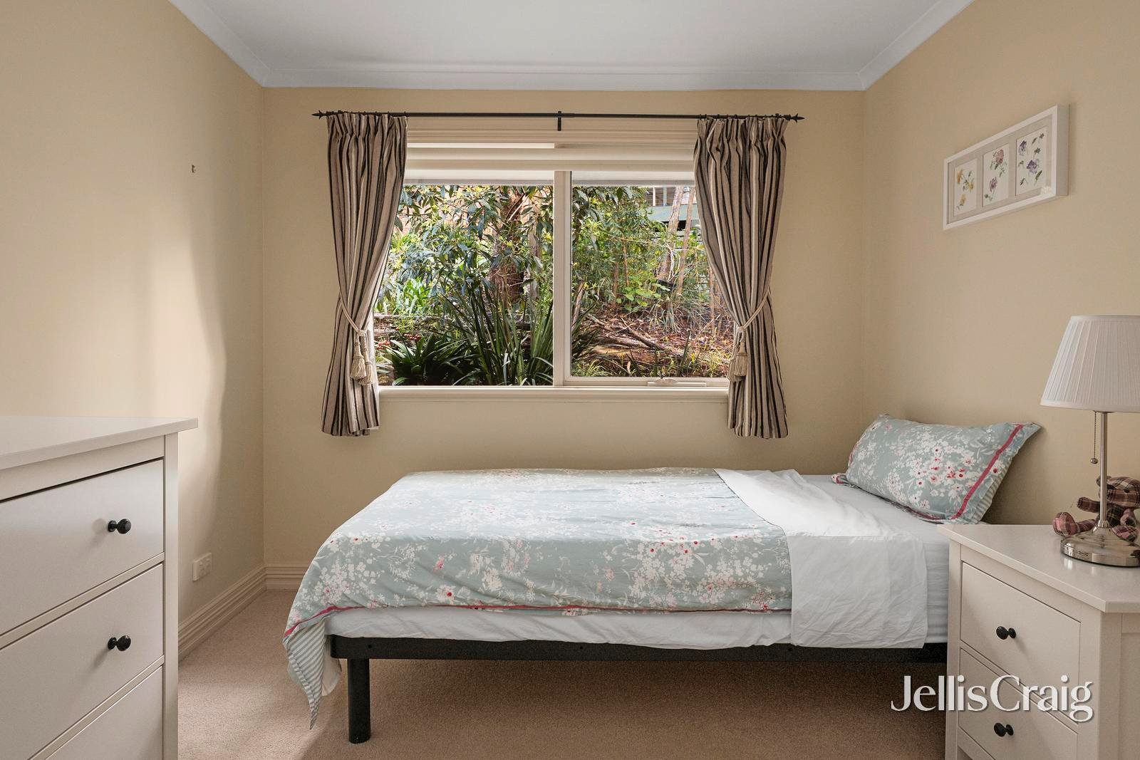 13 Laleham Court, Eltham image 14