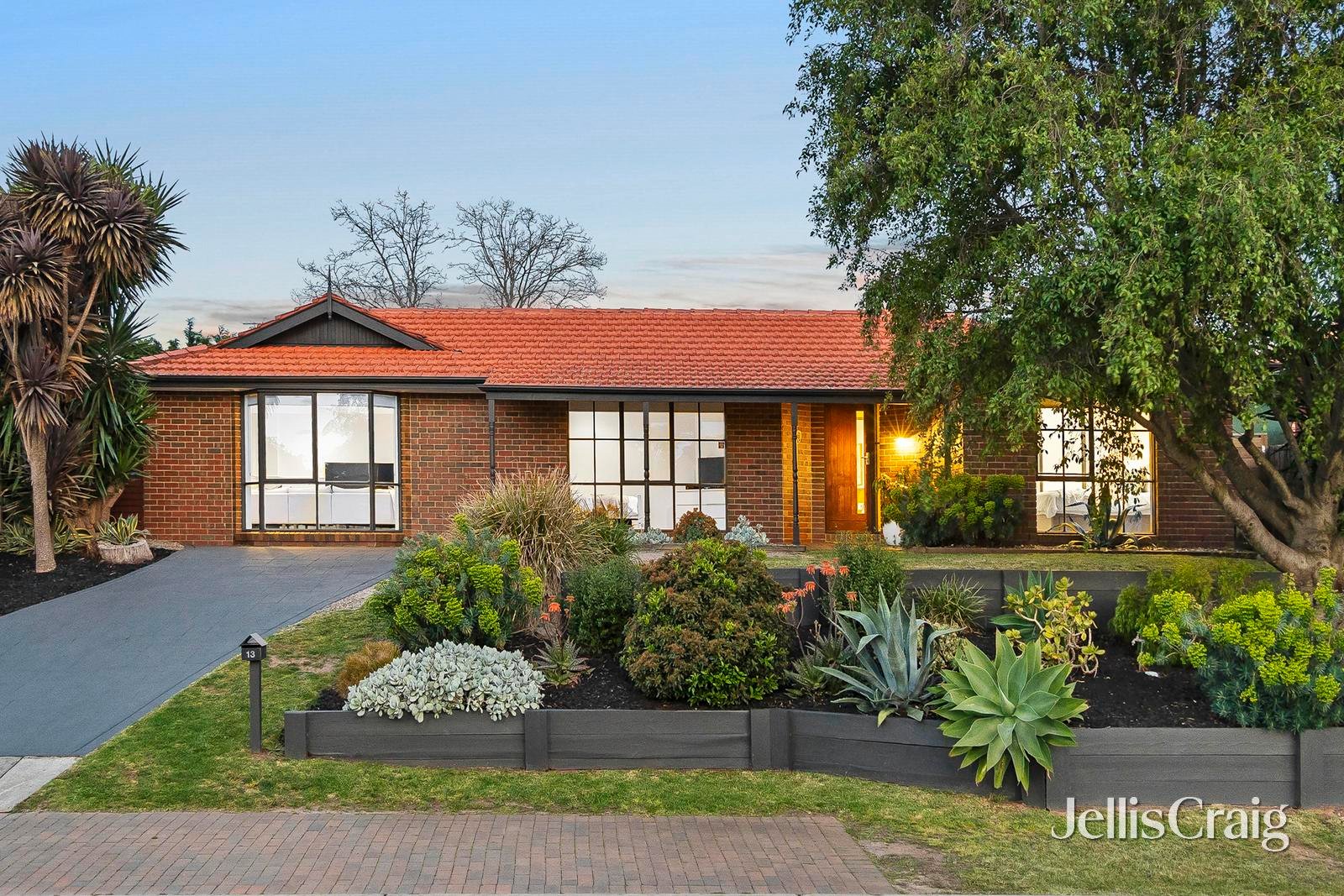 13 Layton Crescent, Mount Martha image 1