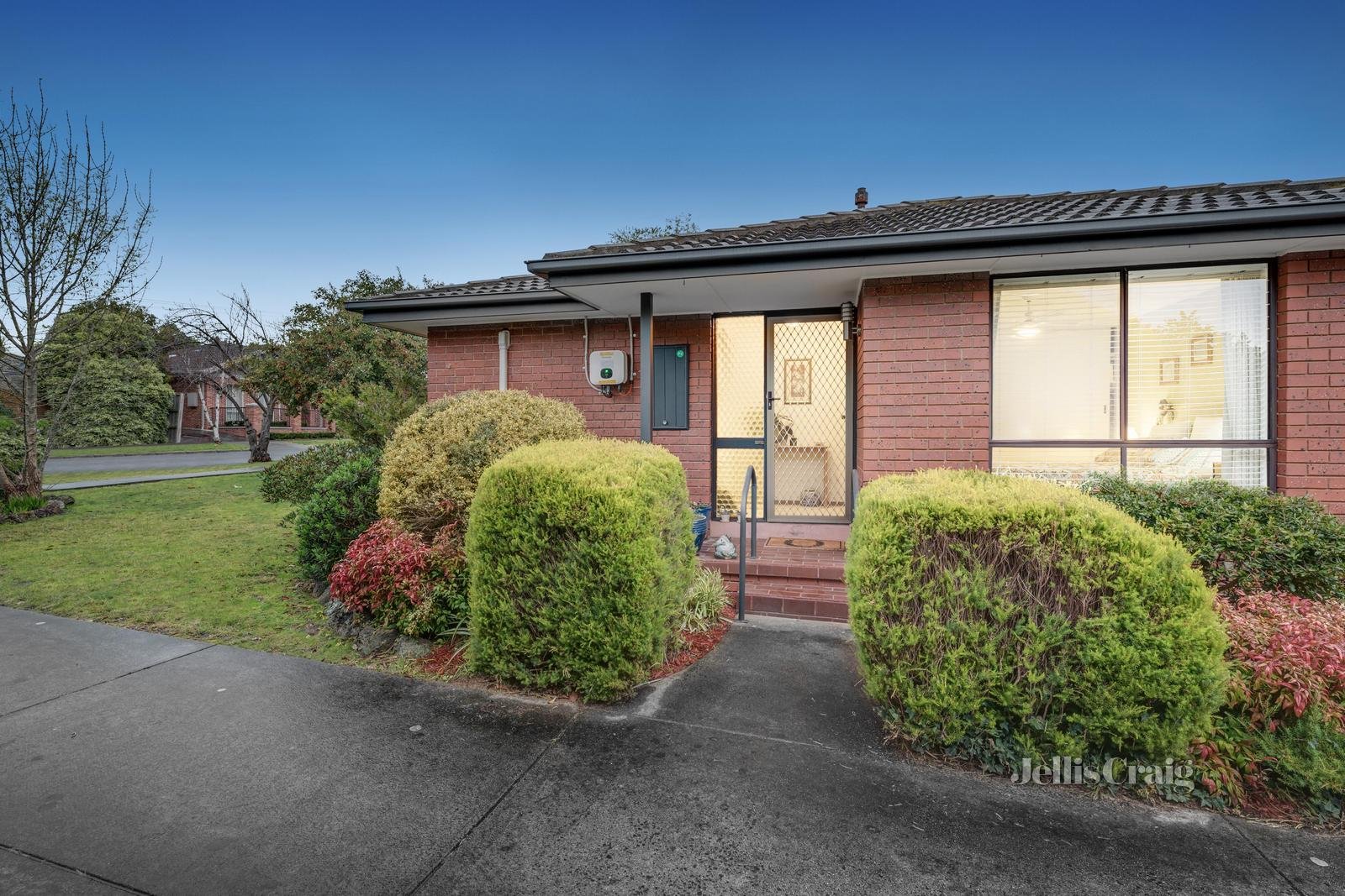 1/3 Leigh Street, Mount Waverley image 2