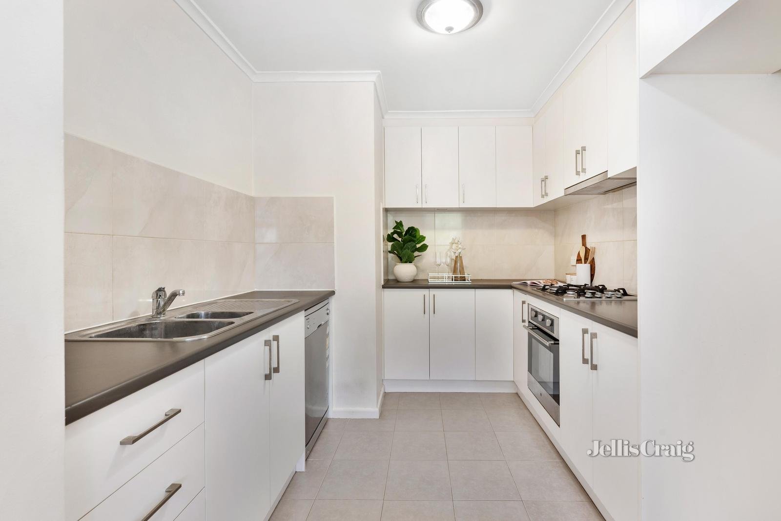 1/3 Leila Street, Mount Waverley image 3