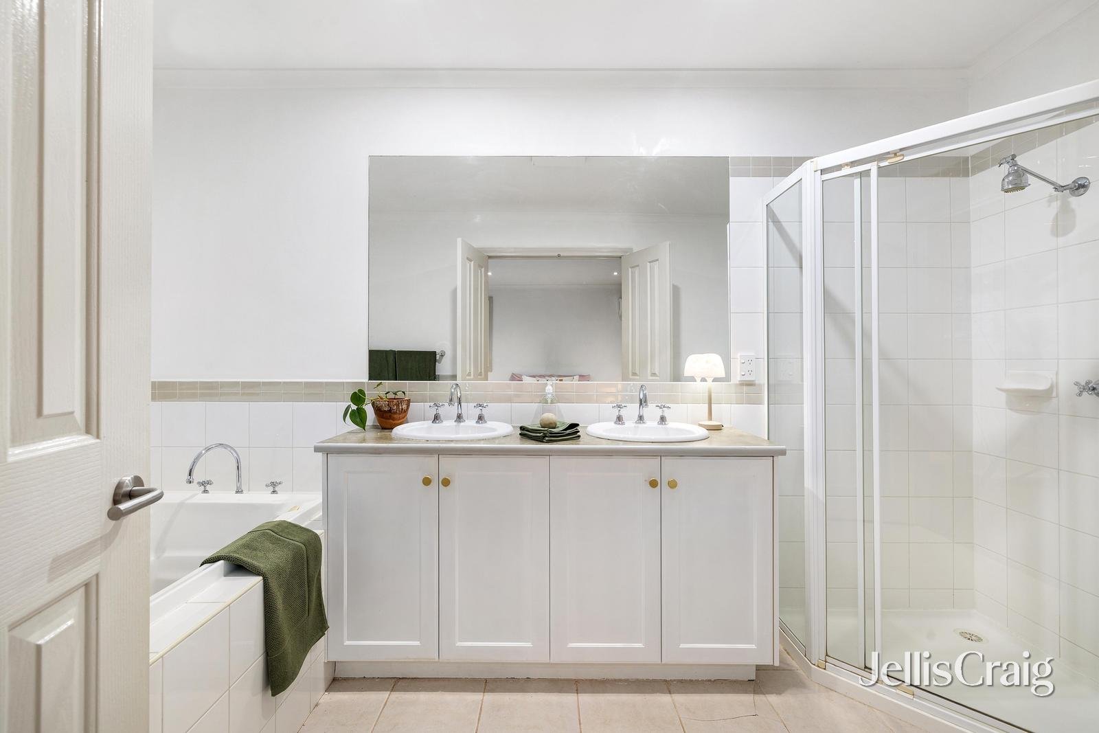 13 Lemon Gum Parade, Bundoora image 9