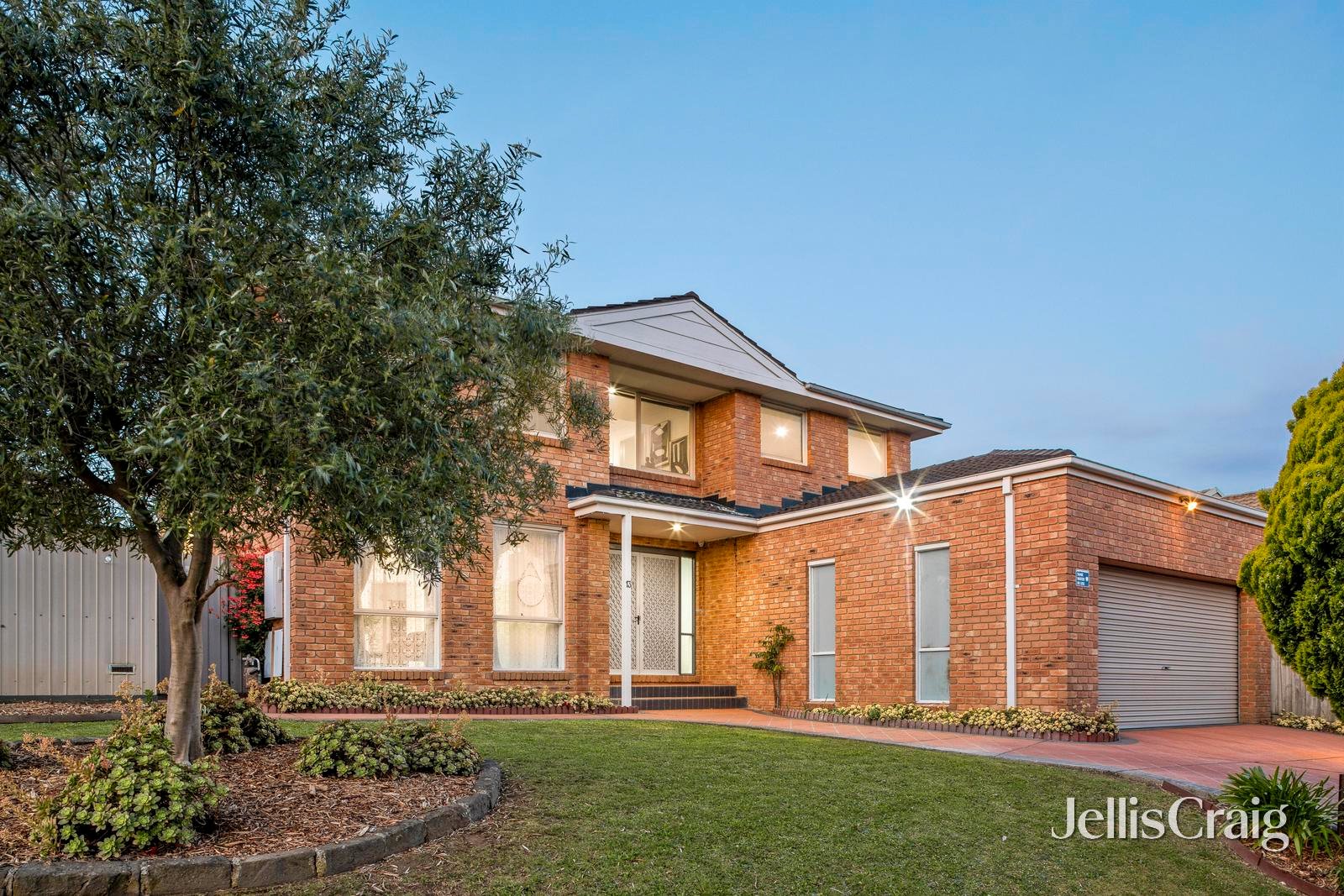 13 Liat Way, Greensborough image 1