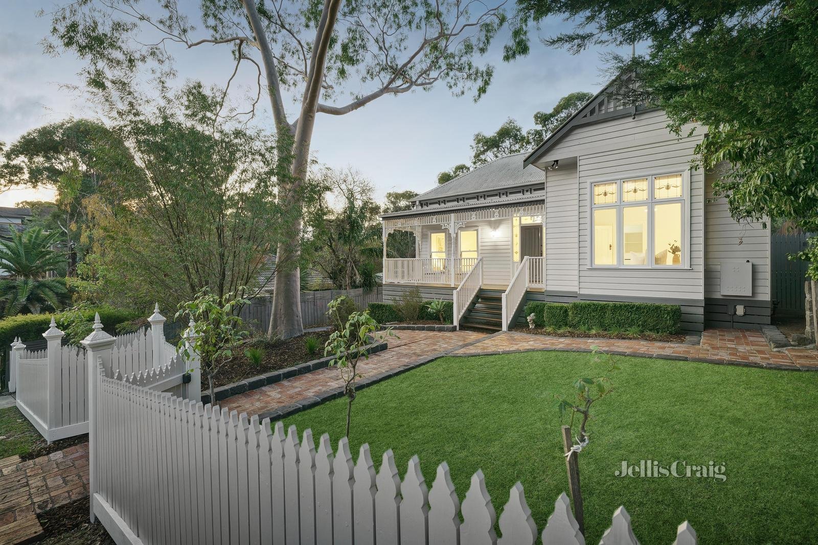 13 Lilian Parade, Eltham image 2