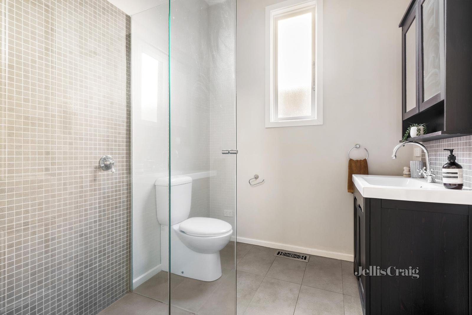 13 Lilian Parade, Eltham image 11