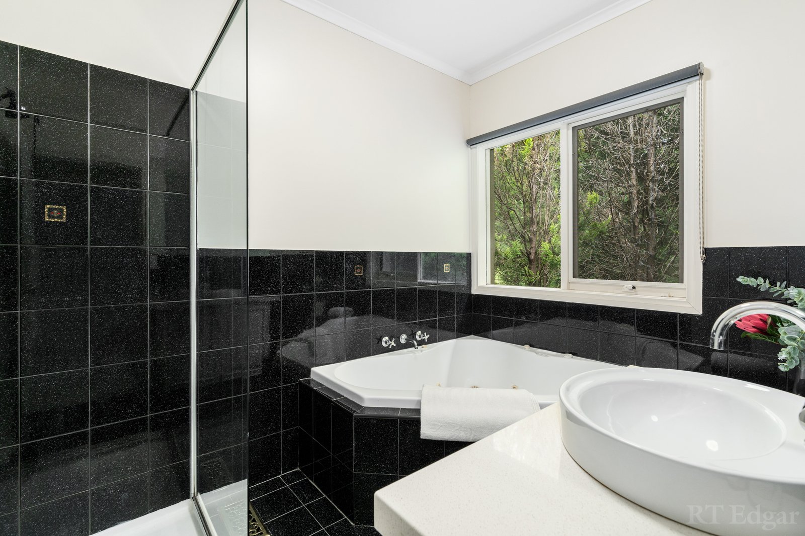 Property Gallery Thumbnail 16