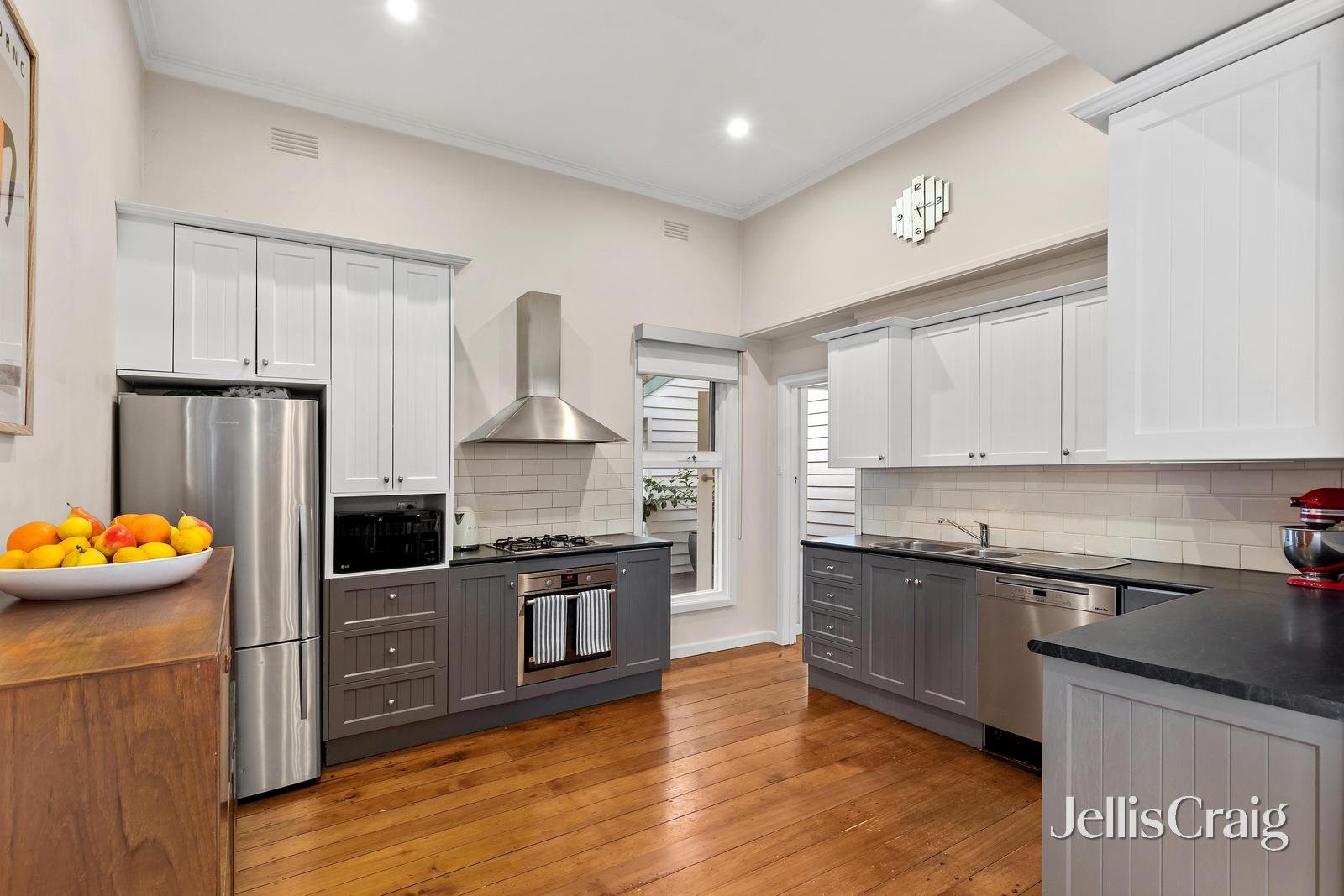 13 London Court, Greensborough image 7