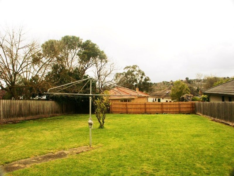 13 Loraine Avenue, Box Hill North image 3
